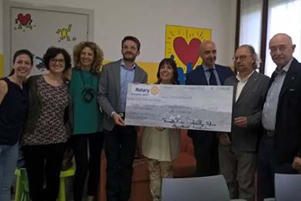 Dai Rotary 5mila euro per Angsa e il progetto ‘App-Aut’