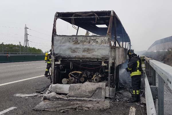 Diretto al Museo Egizio di Torino il bus che ha preso fuoco in A4