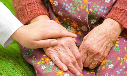 Famiglie e anziani in difficoltà: l’aiuto per sostenersi arriva dalla cohousing