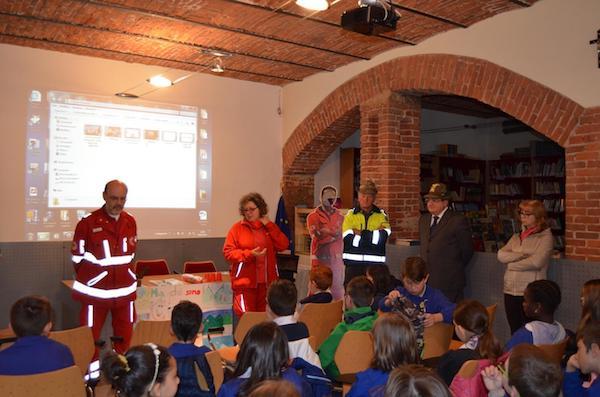 Gli Alpini di Maggiora incontrano i bambini della scuola primaria