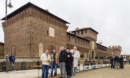 Oltre 300 birre stappate contemporaneamente (FOTOGALLERY)