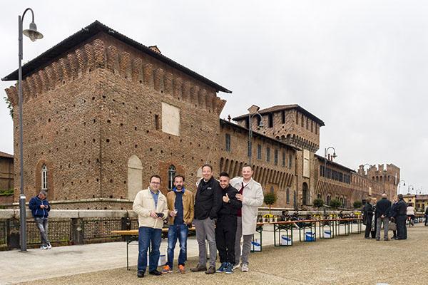 Oltre 300 birre stappate contemporaneamente (FOTOGALLERY)