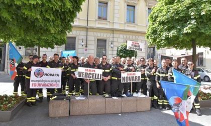 Protesta dei Vigili del fuoco davanti alla Prefettura
