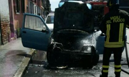 Vettura a fuoco in corso della Vittoria