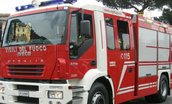 Anziano si sente male in casa, salvato dai soccorritori