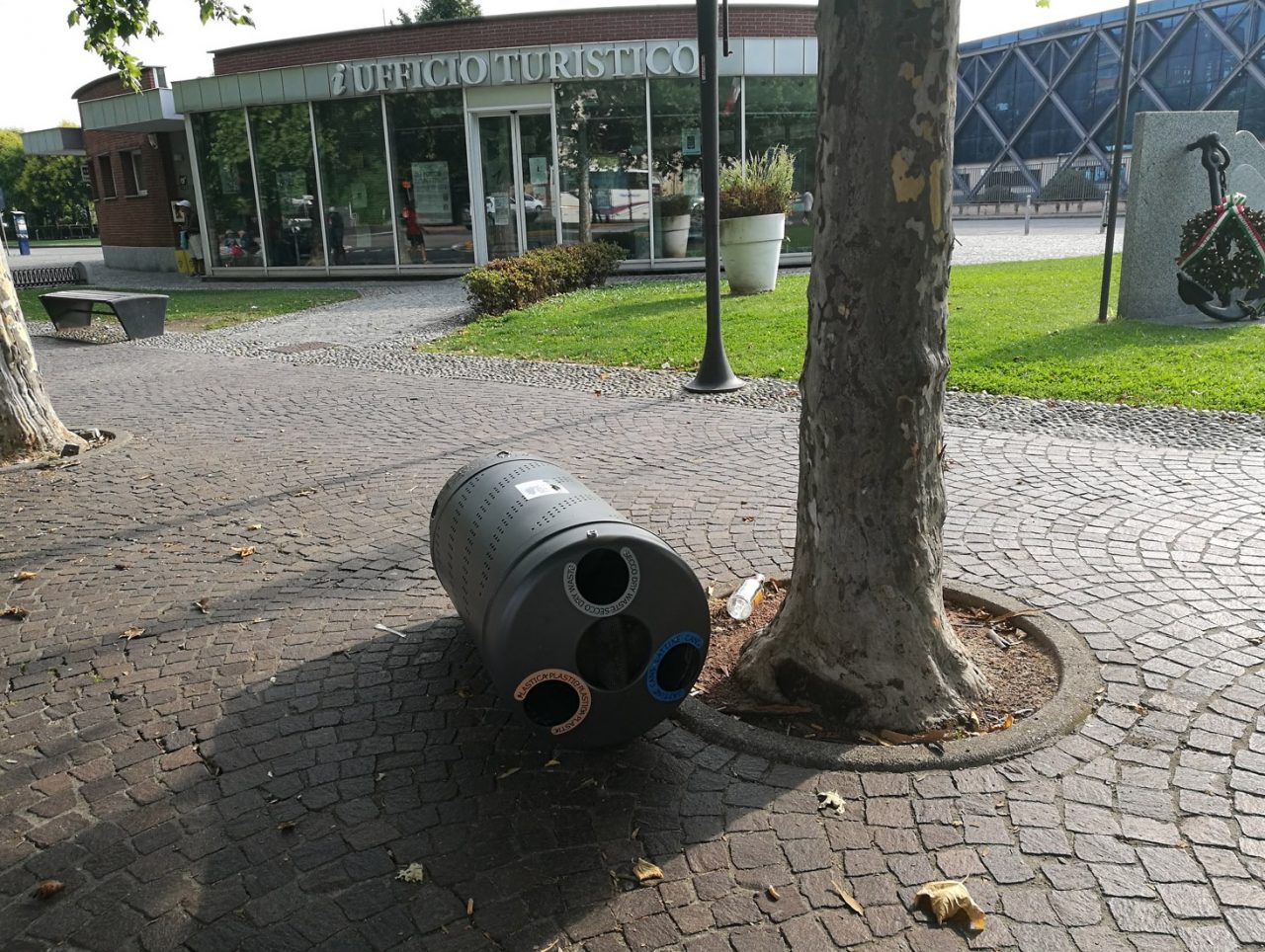 Arona: continua il vandalismo in centro?