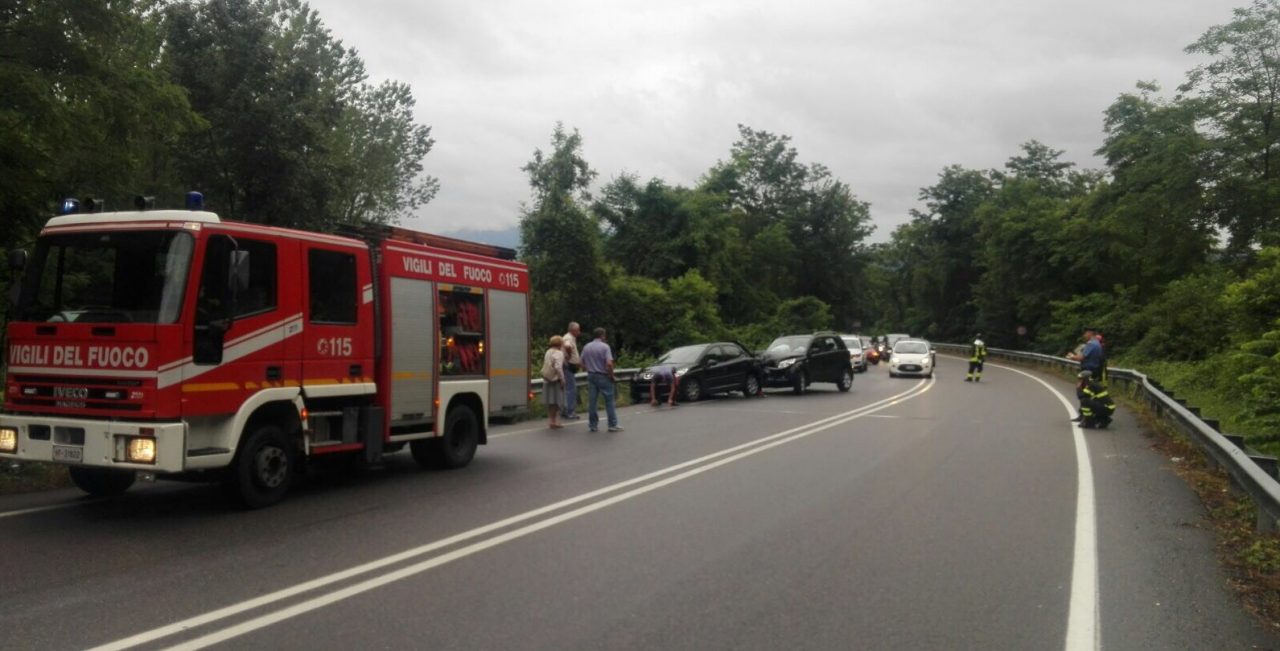 Arona: tamponamento con feriti sulla provinciale