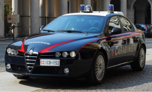 Presi a rubare scarpe, fanno scoprire un bottino più ricco