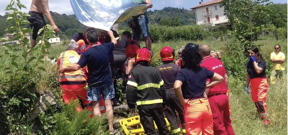 Si schianta con il parapendio a Santa Maria Maggiore: è salvo
