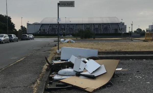 Rifiuti abbandonati: altre 4 multe in una mattina