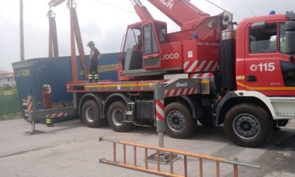 Sizzano: pompieri per rimuovere un container