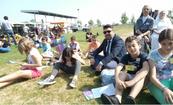 Studenti e assessori puliscono il Parco dei bambini