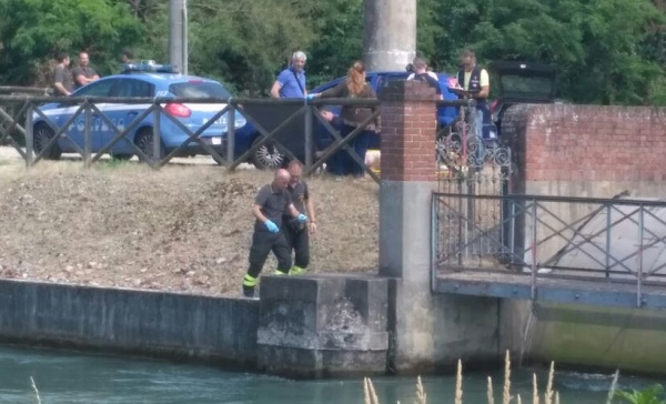 Trovata morta nelle acque del canale Cavour