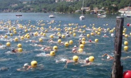 A nuoto da Pella ad Orta per Anpas ed Emergency