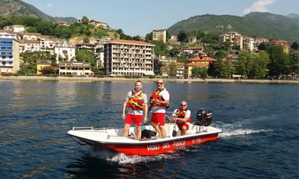 Addestramento dei soccorritori acquatici dei Vigili del fuoco sul lago d’Orta