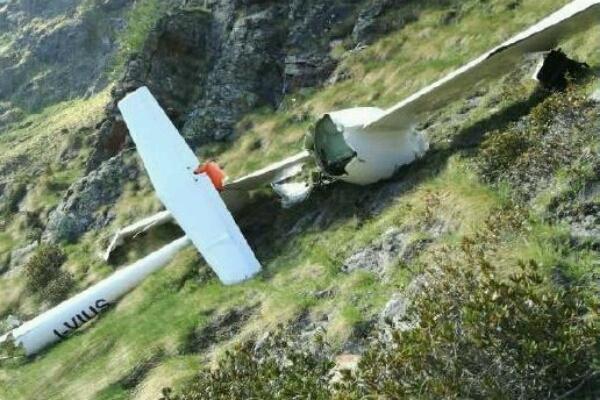Due alianti si scontrano in volo e si schiantano al suolo