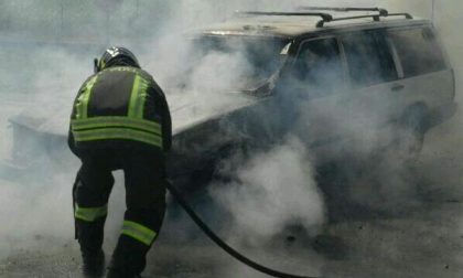 Auto a Gpl a fuoco a Suno