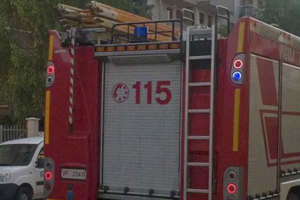Bambino resta chiuso in un’auto a Novara