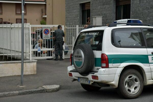 Capriolo girovaga in città nella zona di viale Volta