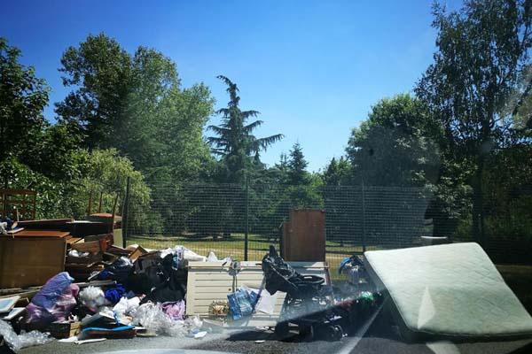 Discarica abusiva in via Vespucci, individuati i responsabili