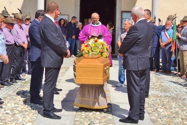 In tantissimi per l’ultimo saluto al “Carlìn” (FOTOGALLERY)