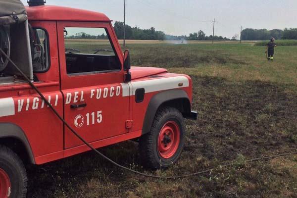 Incendio a Barengo: sul posto i Vigili del fuoco