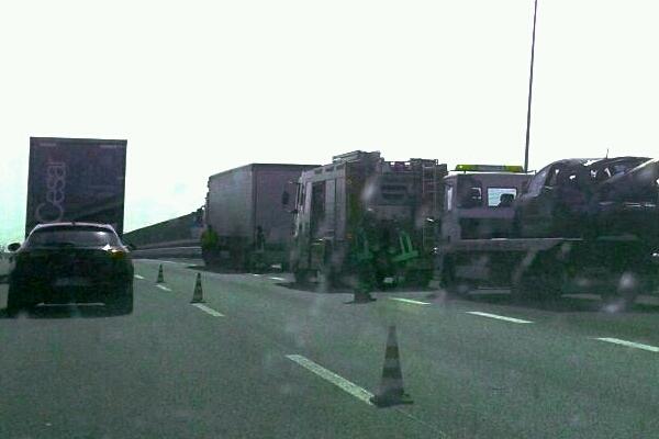 Incidente in autostrada, sul posto i Vigili del fuoco
