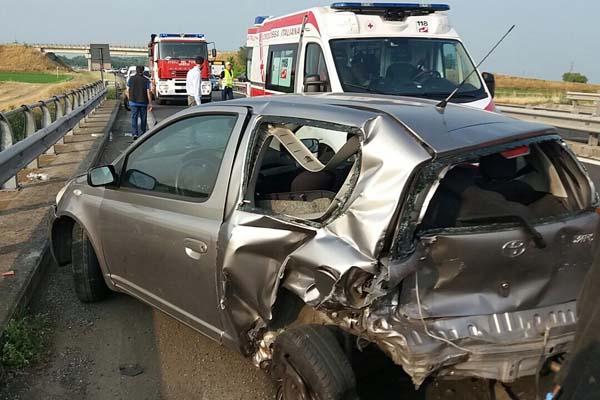Incidente in tangenziale: due auto coinvolte