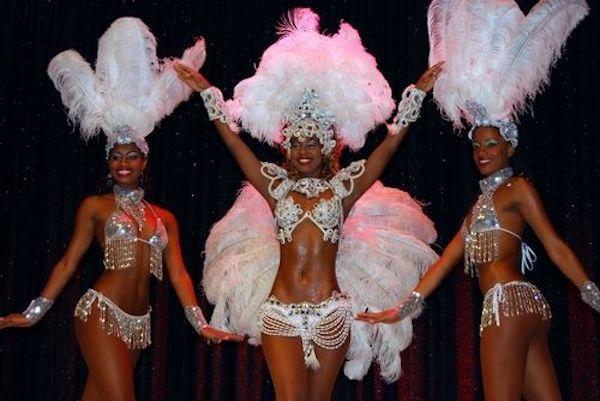 Iniziano i saldi, a Borgomanero festa con la magia del Brasile