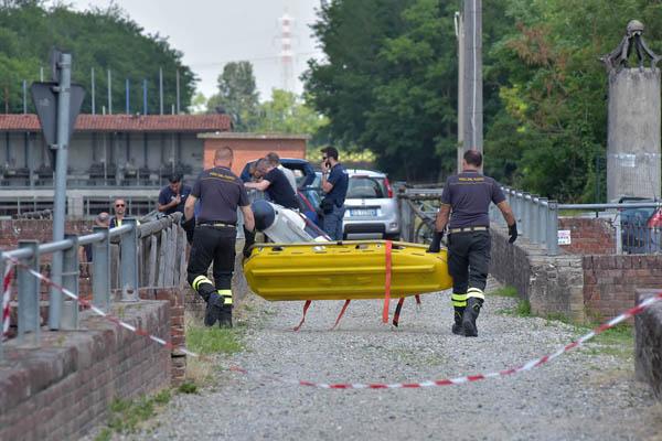 Persona priva di vita nelle acque del canale Cavour