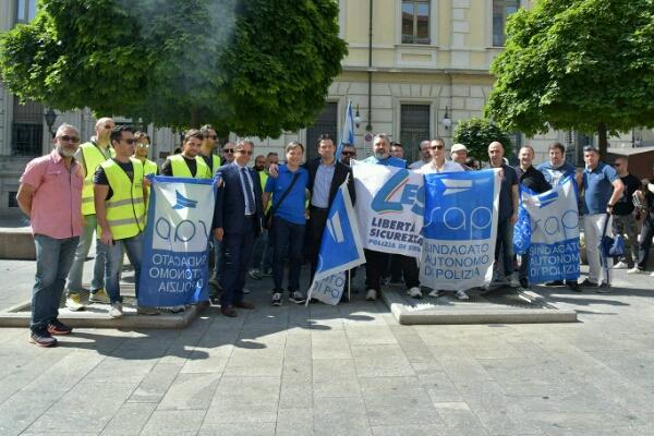 Protesta del Sap, che chiede la rimozione del Questore