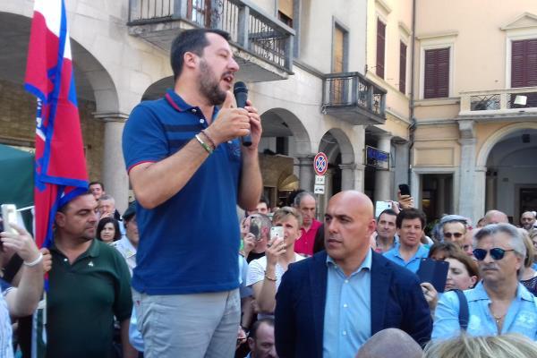 Salvini a Borgomanero: “Lavoro e casa per primi agli italiani”