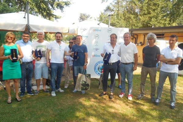Seedorf e i big del calcio si sfidano con la racchetta