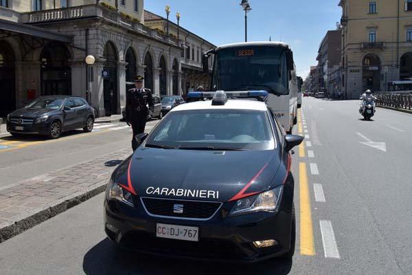 Sottrae la catenina a un giovane: arrestato per rapina dai carabinieri