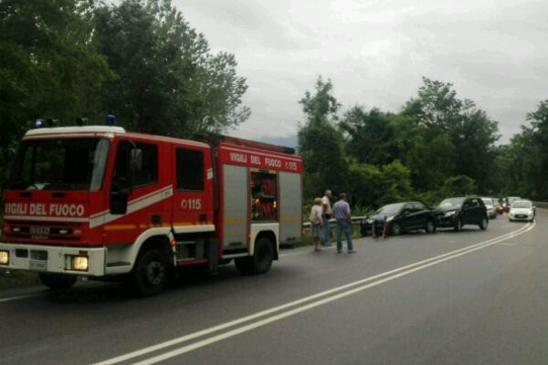 Tamponamento tra più auto ad Arona