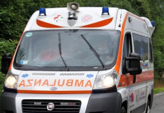 Scontro tra auto e moto: ferito un 17enne