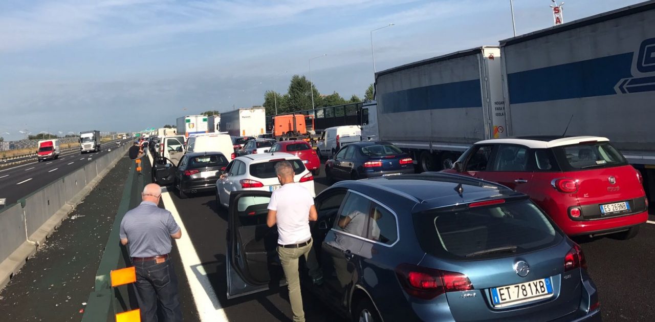 A4 bloccata per grave incidente