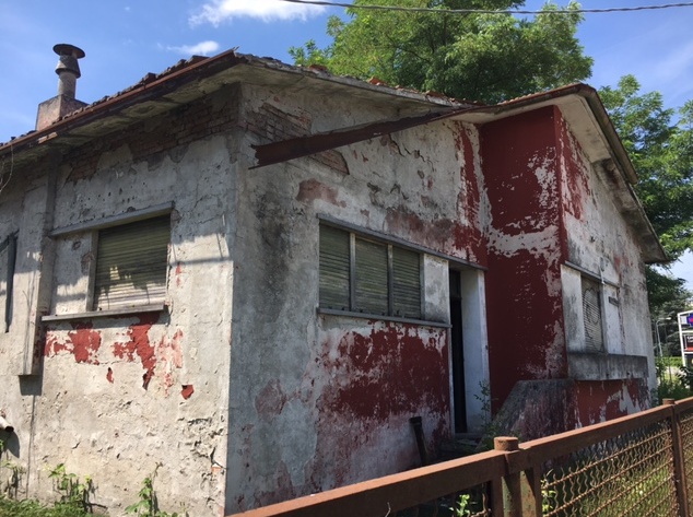 Arona: la casa cantoniera cade a pezzi