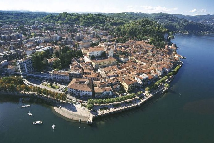 “Basta profughi!” Ma ad Arona è davvero emergenza?