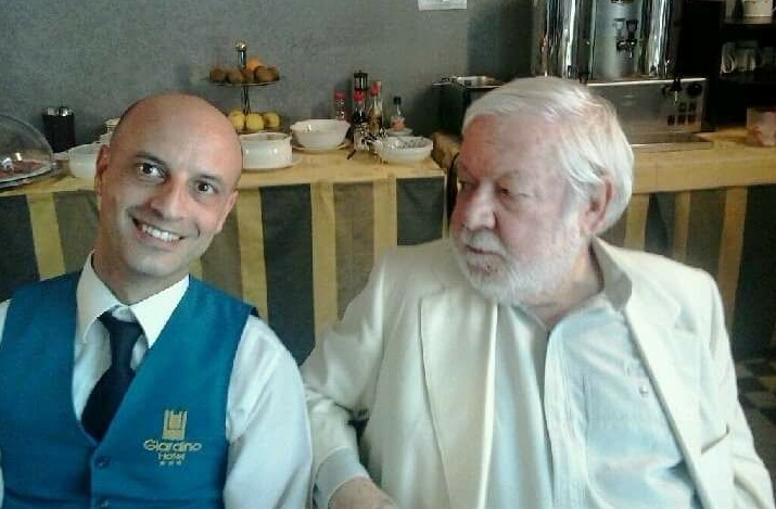 “Ebbi l’onore di servire la colazione a Fantozzi”