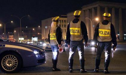 Fermano autista ubriaco in autostrada e a bordo trovano uno straniero irregolare