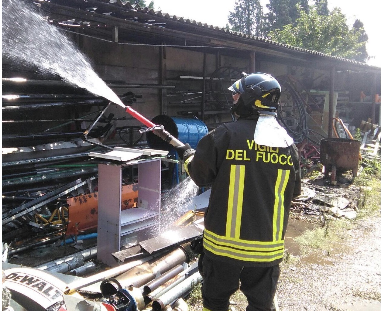 Fiamme a Nebbiuno: intervengono i pompieri