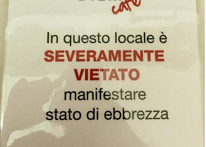 Il Carpe Diem riapre oggi ed espone un cartello