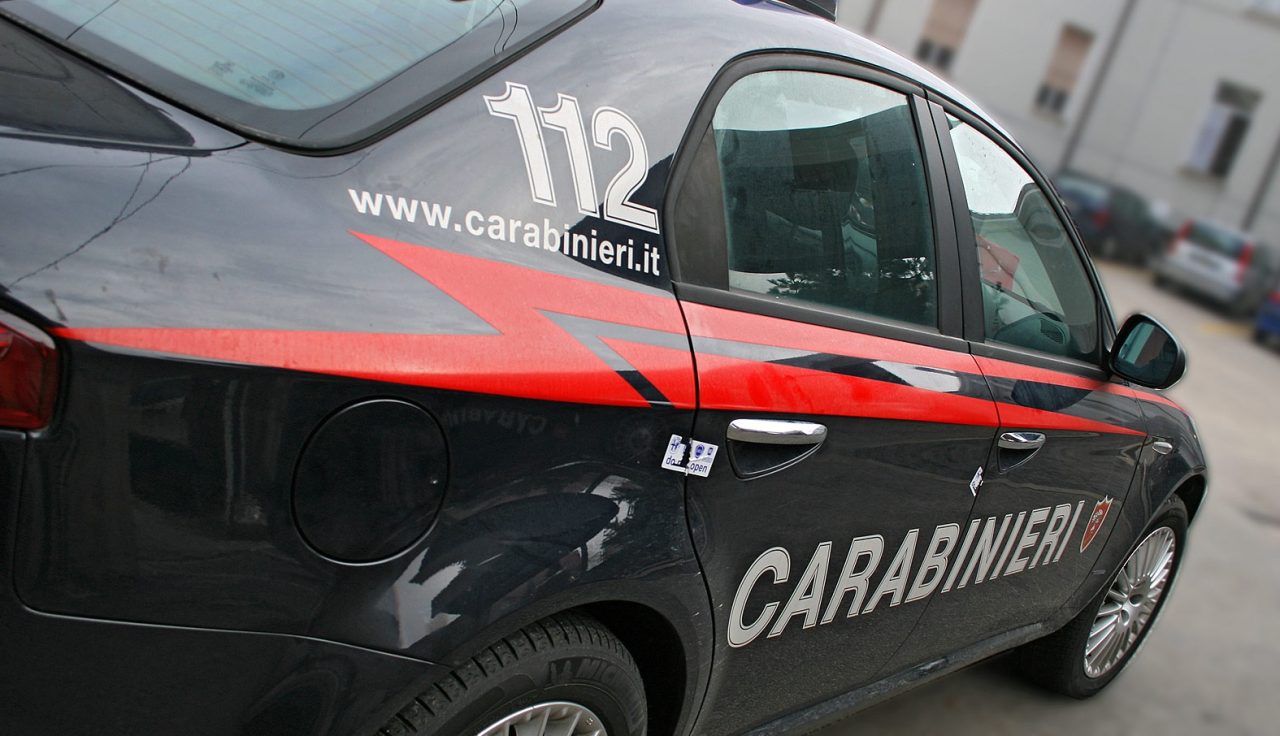 Intra: picchia il figlio di soli tre anni per strada, arrestato