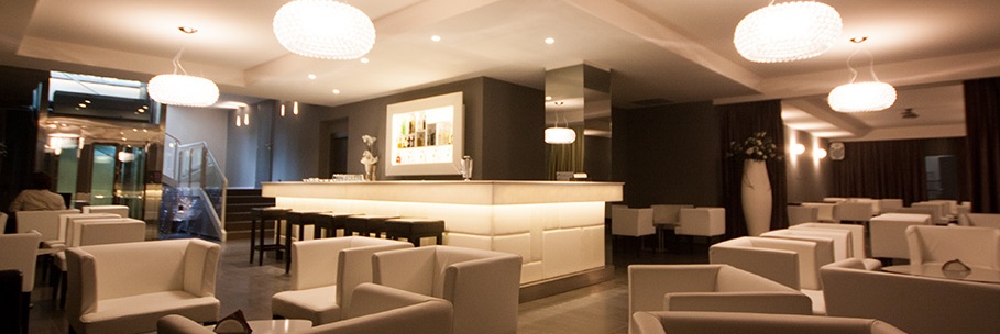 Plaza Cafè: chiusura dimezzata