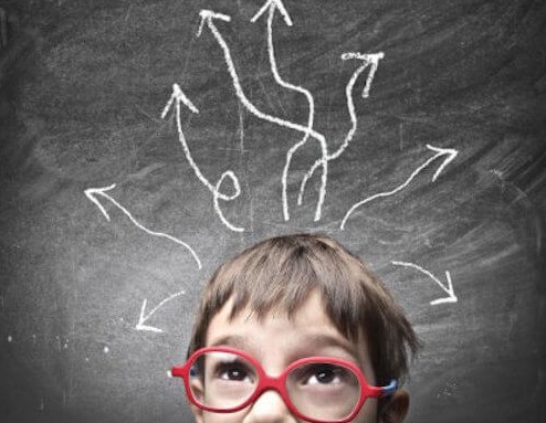 Primogeniti più intelligenti: il QI si riduce ad ogni nuovo nato