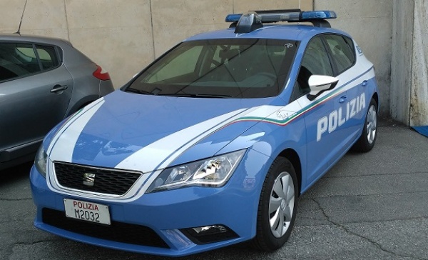 Rissa con accoltellamento davanti al Plaza