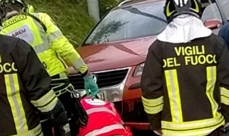 Suno: perde il controllo e sbanda con la sua auto