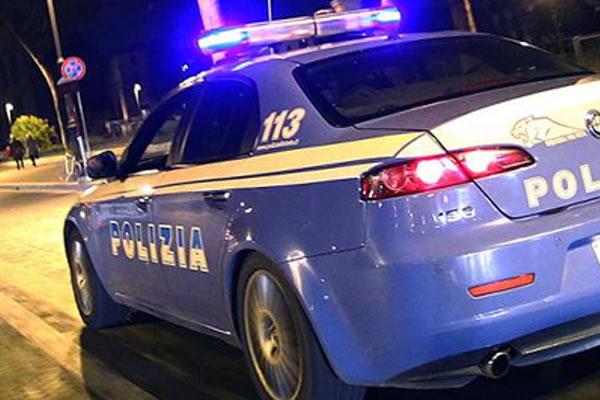 Controllore chiede biglietto: viene presa per i capelli e malmenata