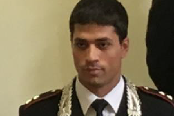 Il tenente Andrea Calabria saluta Novara